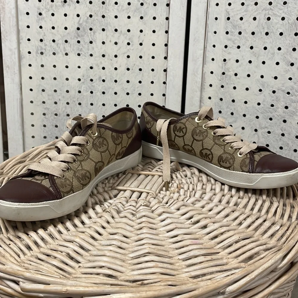 Michael Kors SALE! - Picture 11 of 12